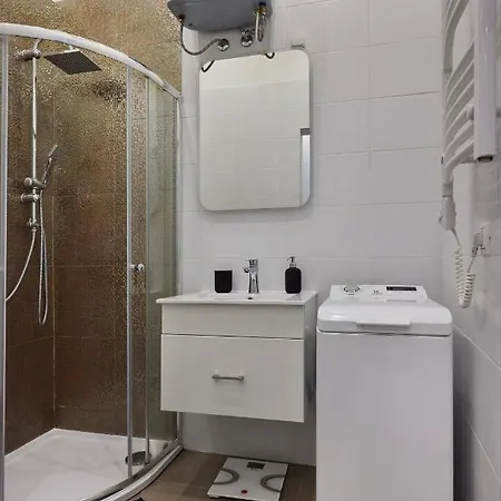 Cozy Little In Downtown Apartment Budapest