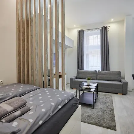 Cozy Little In Downtown