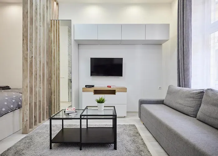 Cozy Little In Downtown