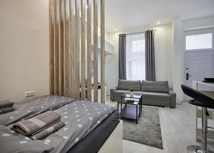 Cozy Little In Downtown