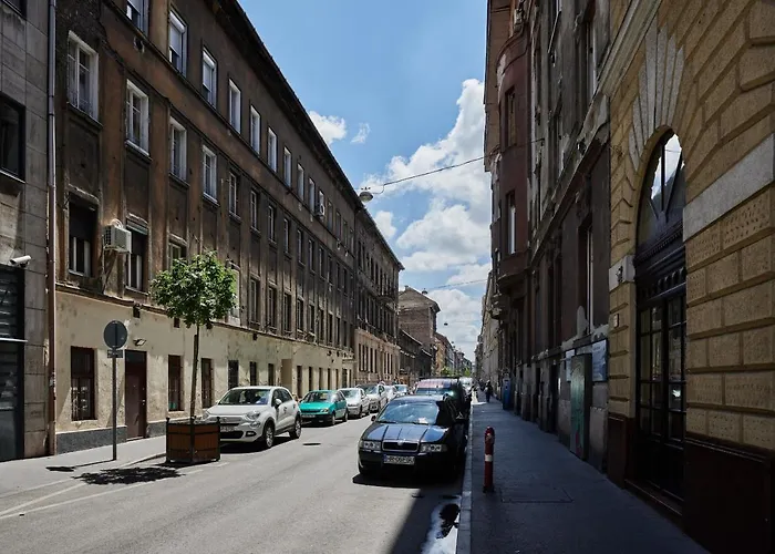 Cozy Little In Downtown