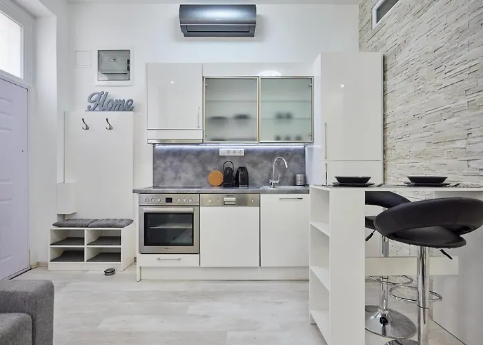 Cozy Little In Downtown